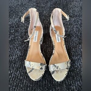 Steve Madden Beige and Black Snakeskin Sandals Size 6
